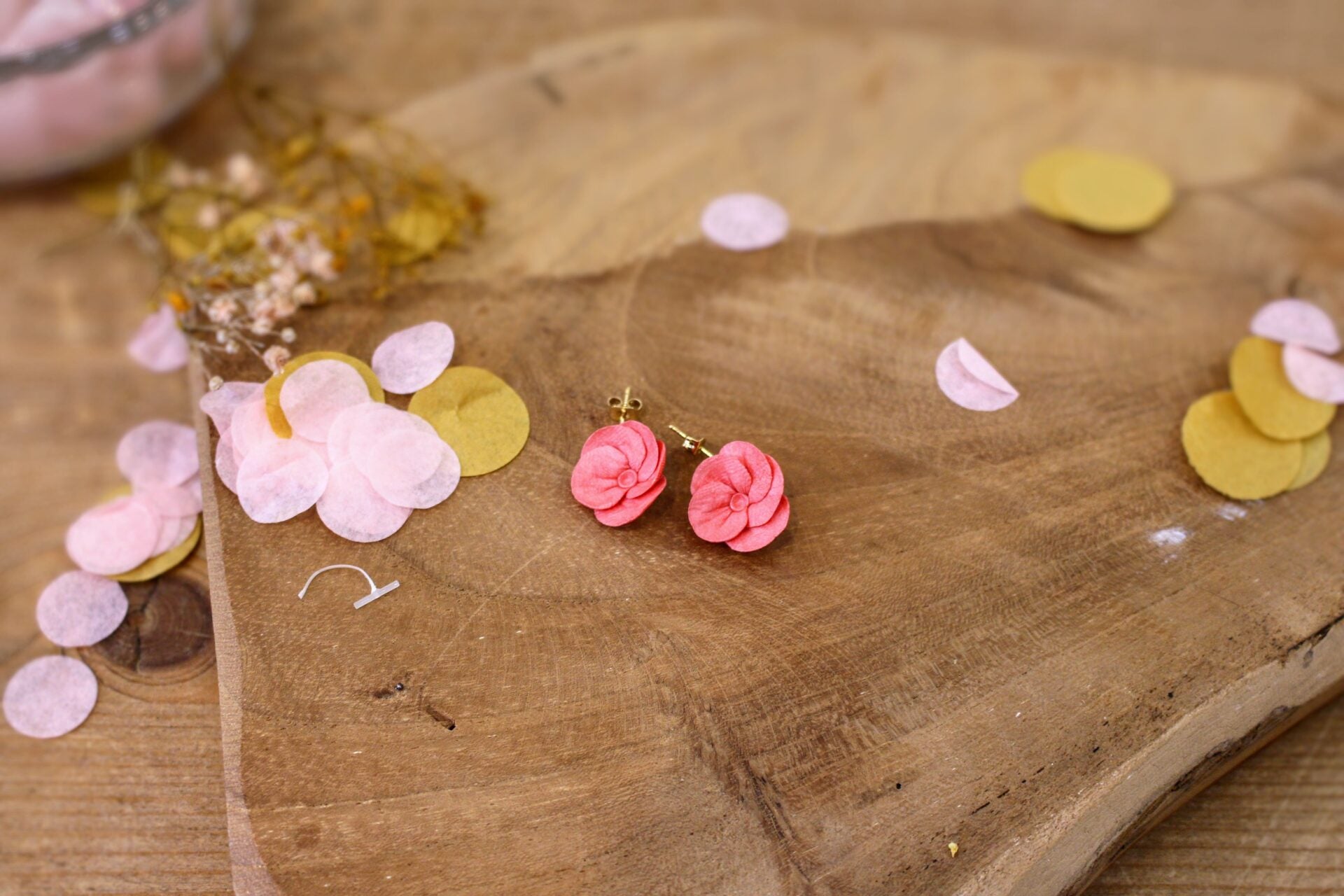 Boucles d'oreilles FLEURETTE rose corail