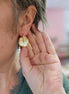 idée cadeau bijou femme boucles d'oreilles dorées forme organique