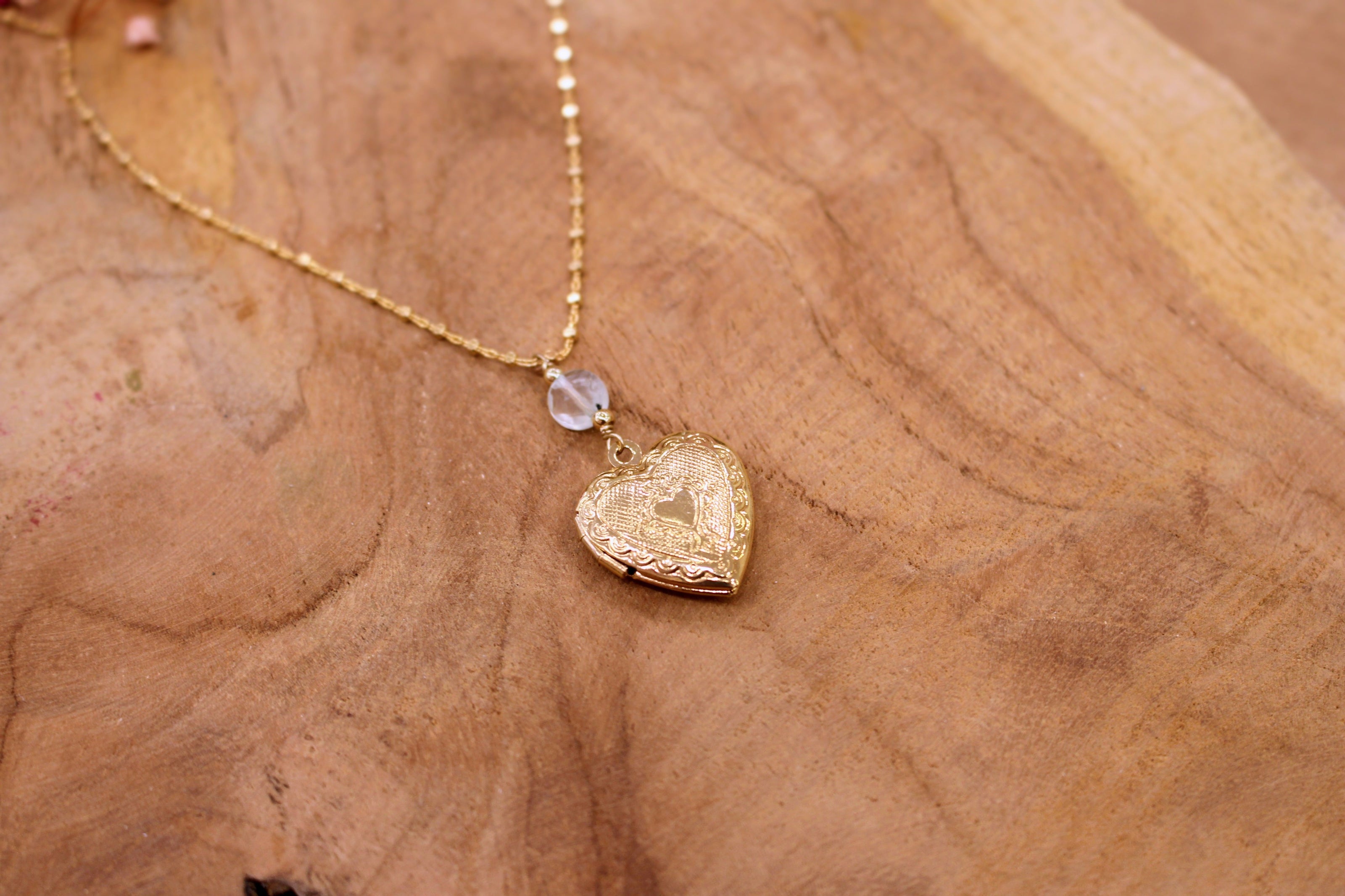 collier MEDAILLON COEUR doré préhnite épidote