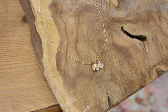 Collier doré A COEUR CLOS