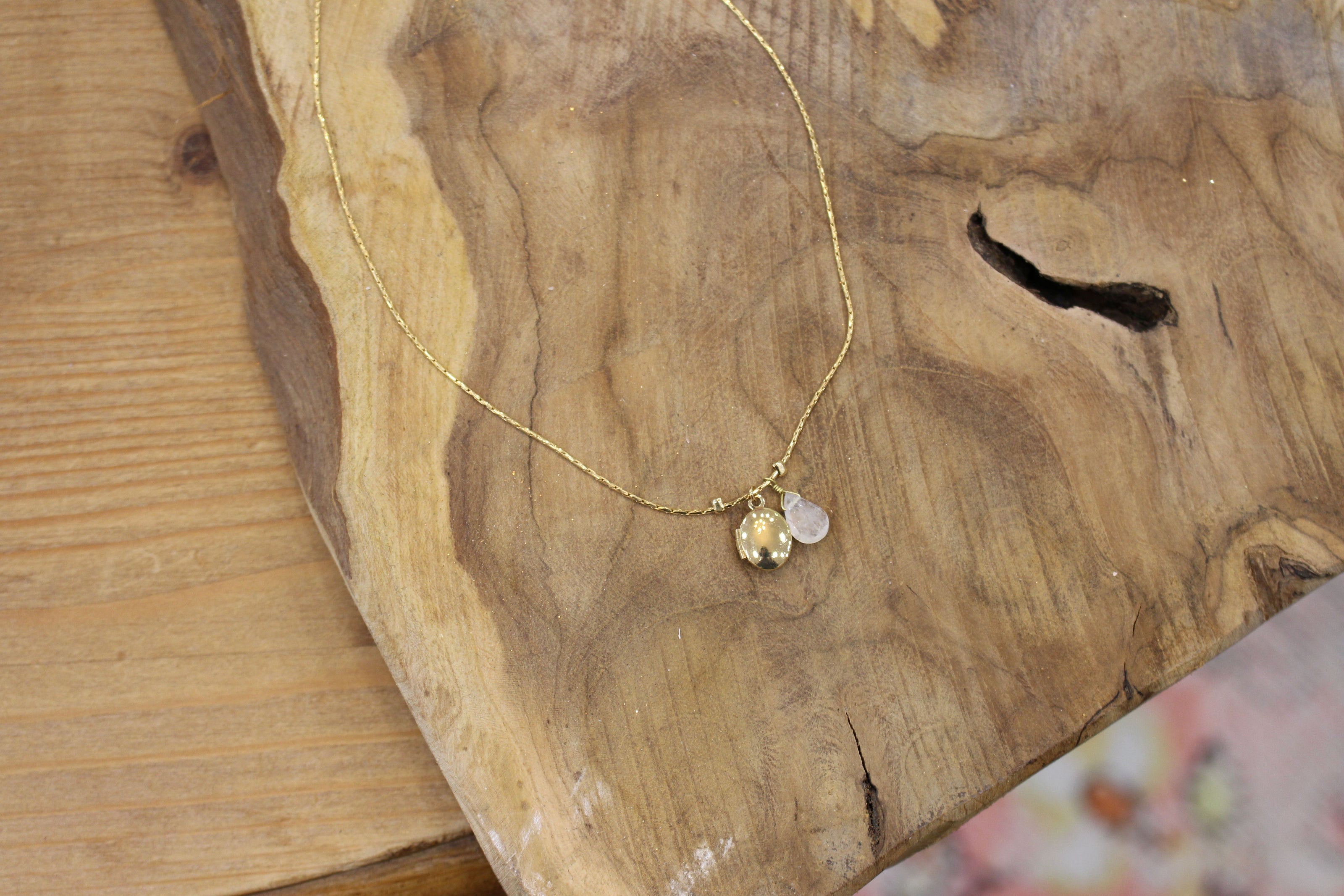 Collier doré A COEUR CLOS