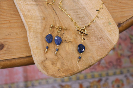 Boucles d'oreilles QUIÉTUDE doré - dumortierite et saphir
