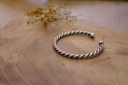 Idée cadeau bijou femme jonc ouvert argenté torsadé bracelet femme