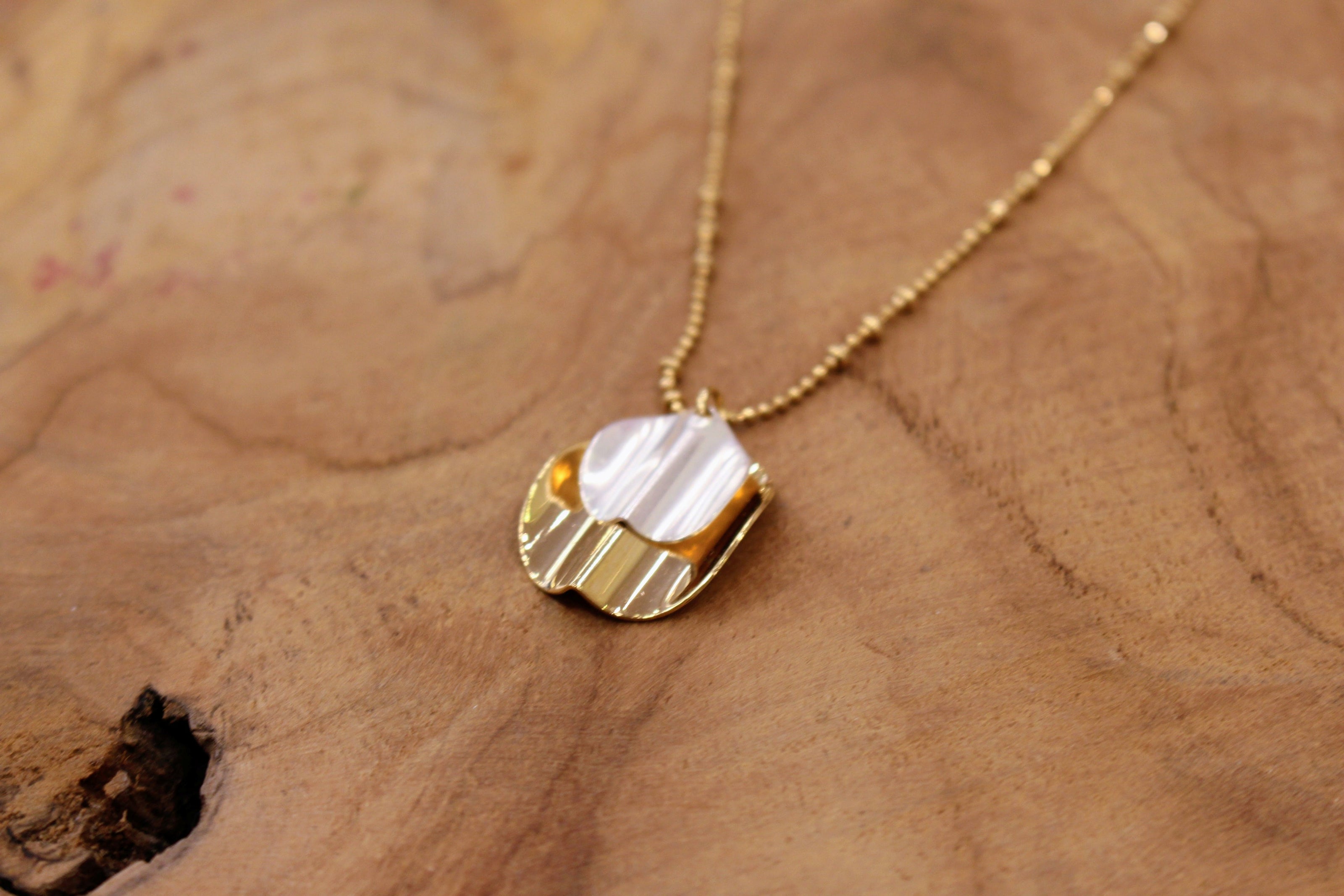collier ECLIPSE