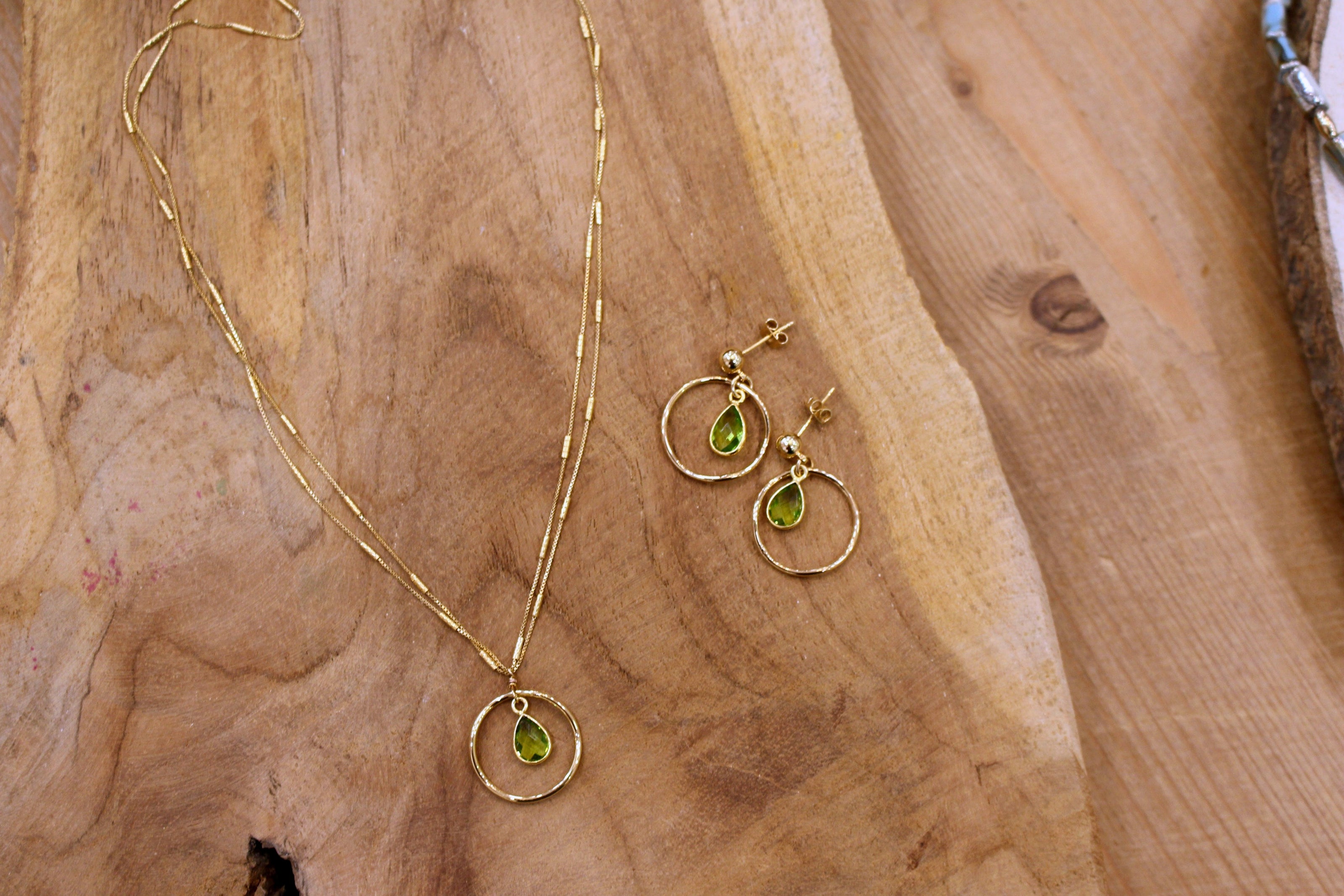 Collier doré TRÉSOR quartz teinté vert péridot