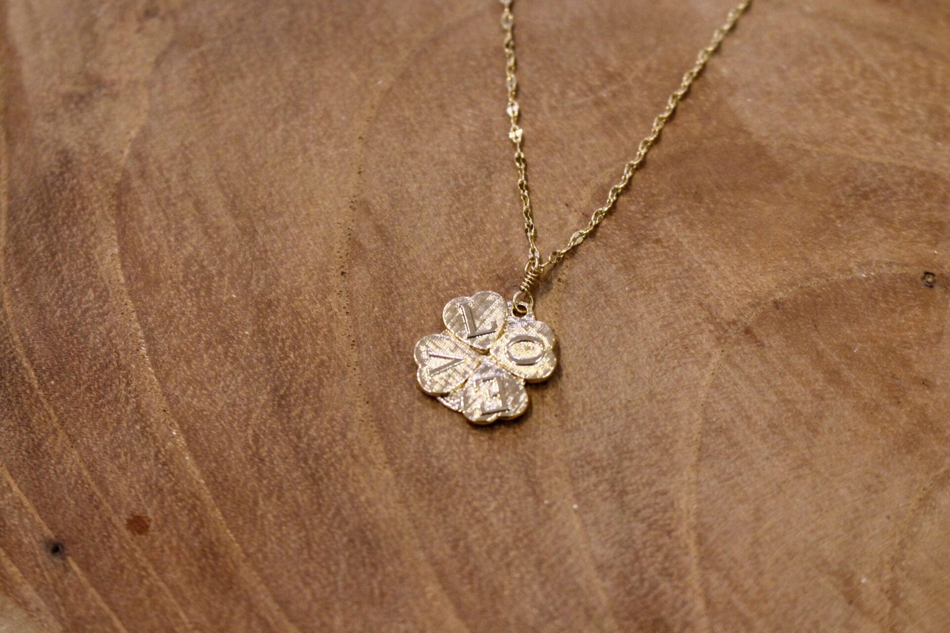 Collier LOVE