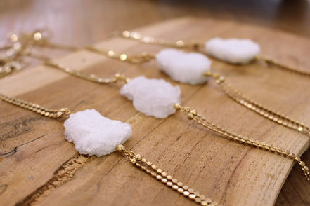 Collier sautoir SILENCE  tranche de cristal de roche brut