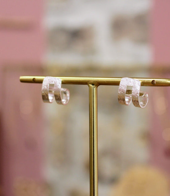 petites créoles courtes courtes originales argentées martelées idée cadeau bijou artisanal