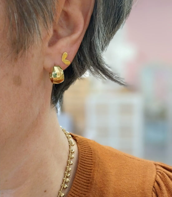 petites boucles d'oreilles créoles larges bijou doré
