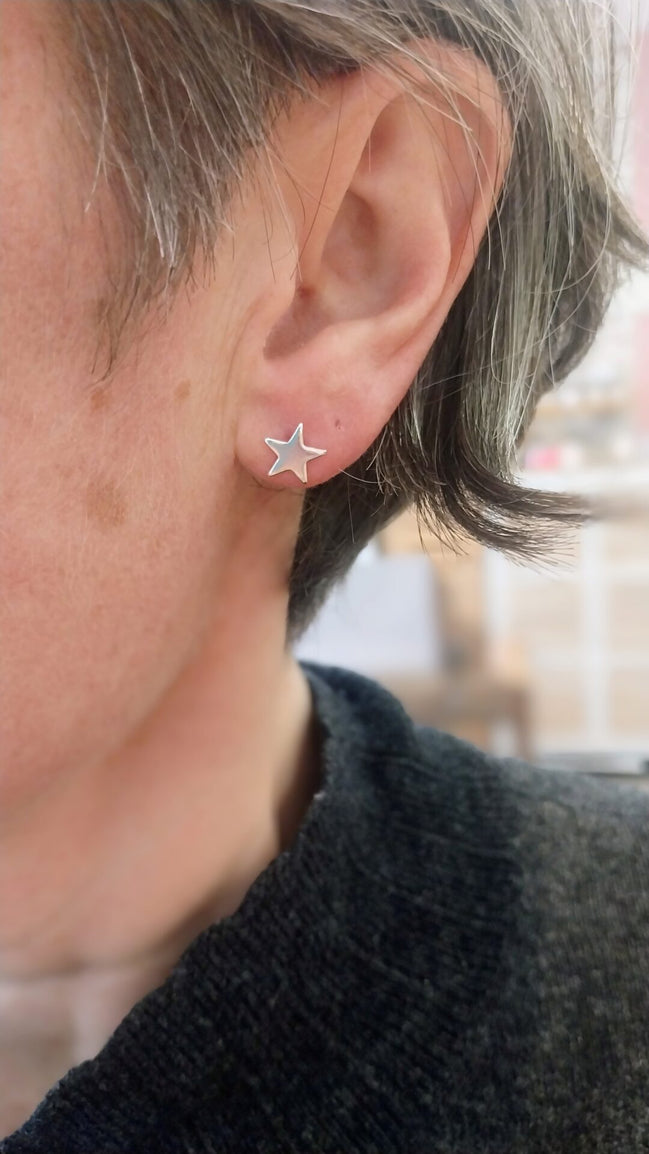 petites boucles d'oreilles étoiles argenté