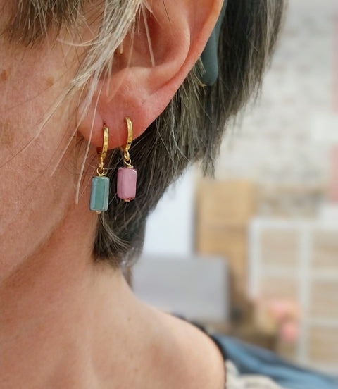 petites boucles d'oreilles pampilles céramique belu et rose idée cadeau bijou artisanal