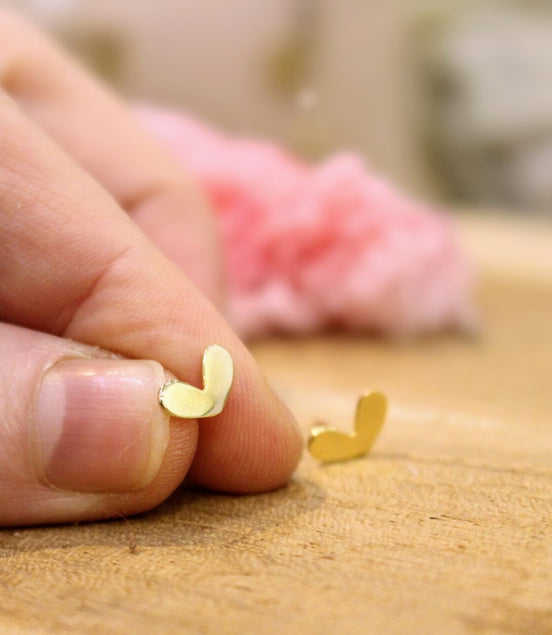 petites boucles d'oreilles puce coeur