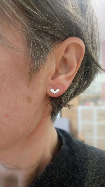 petites boucles d'oreilles puces coeur