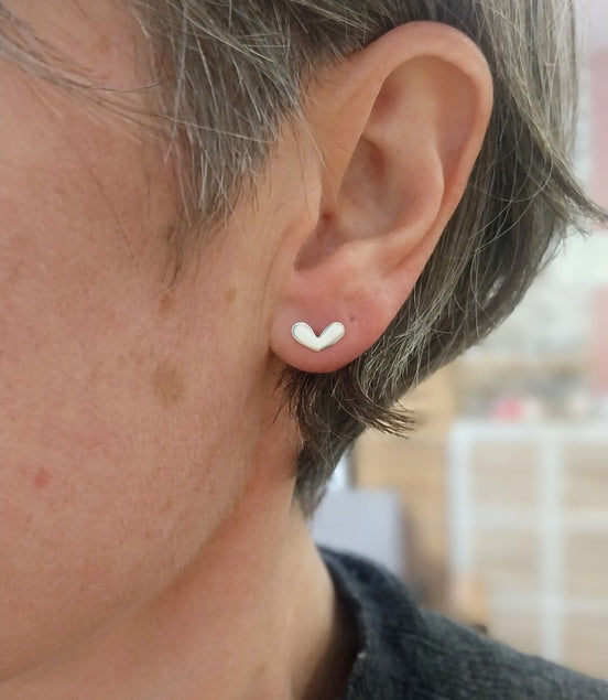petites boucles d'oreilles puces coeur