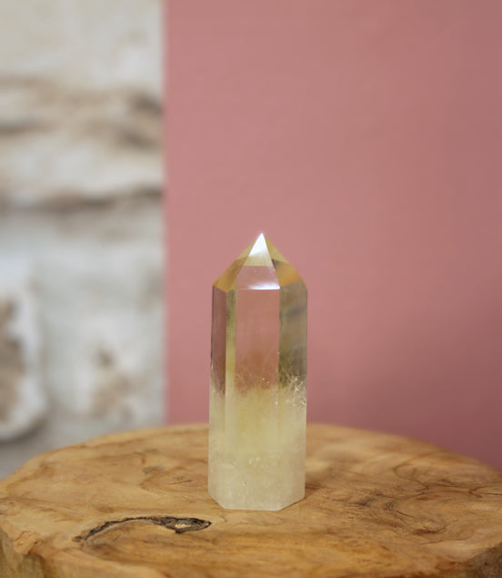 Pierre pointe polie citrine naturelle qualité AA 77 gr
