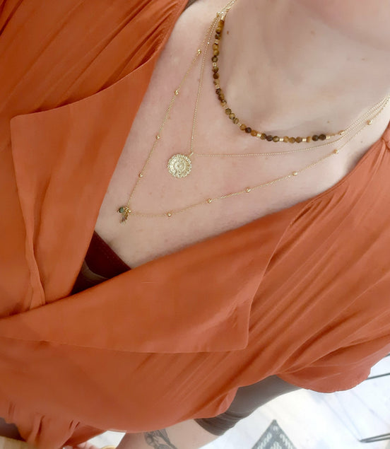 collier_ras_du_cou_oeil_de_tigre_porté.j