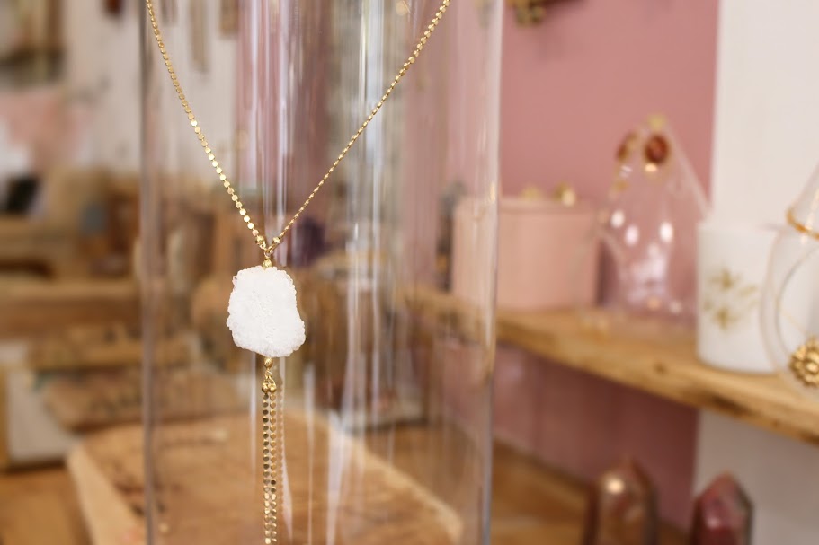 Collier sautoir SILENCE  tranche de cristal de roche brut