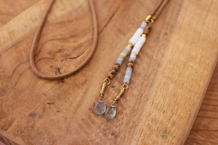 collier long sautoir PLAKA nacre - jaspe - amazonite -aigue marine